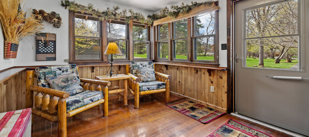 lakePark Green Cabin 1
