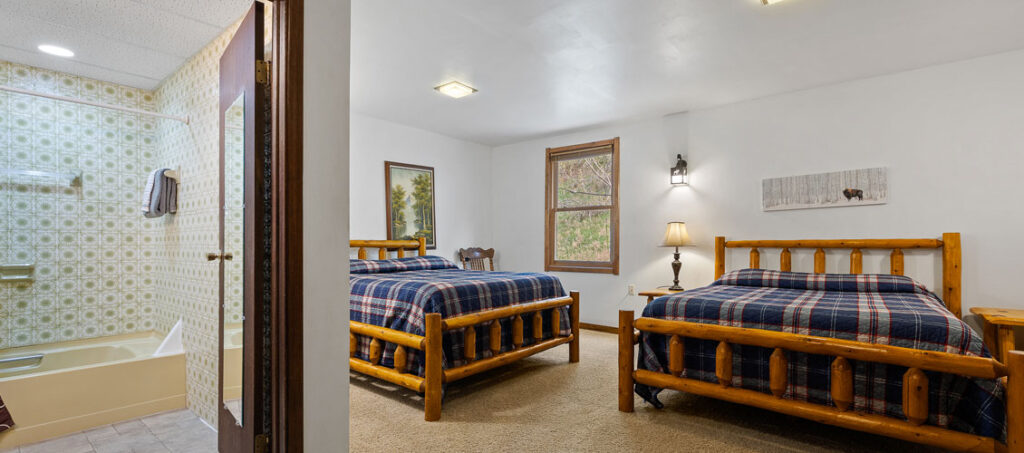 lakePark Green Cabin 16