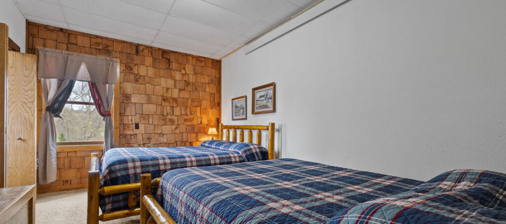 lakePark Green Cabin 20