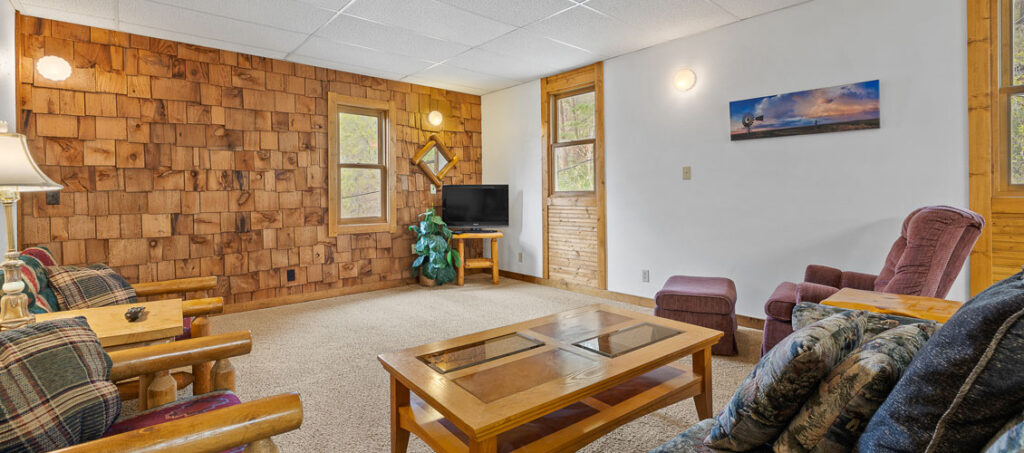 lakePark Green Cabin 21