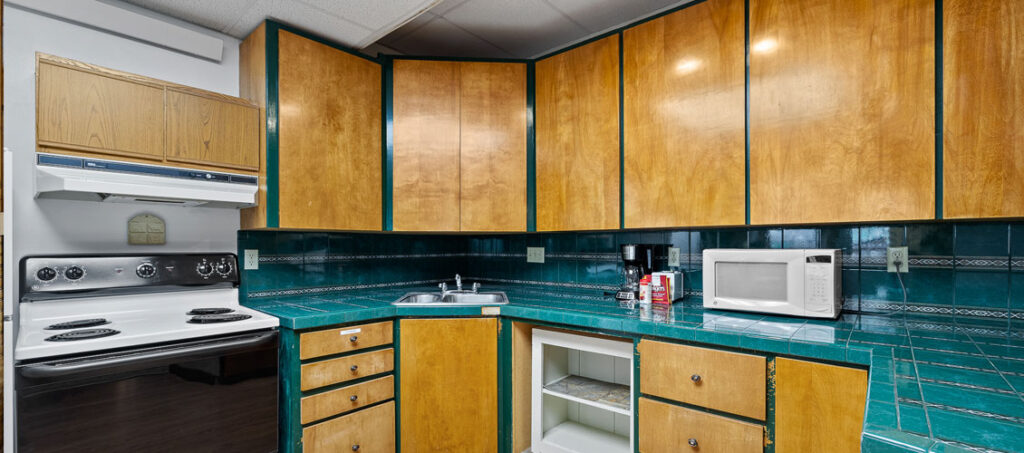 lakePark Green Cabin 24