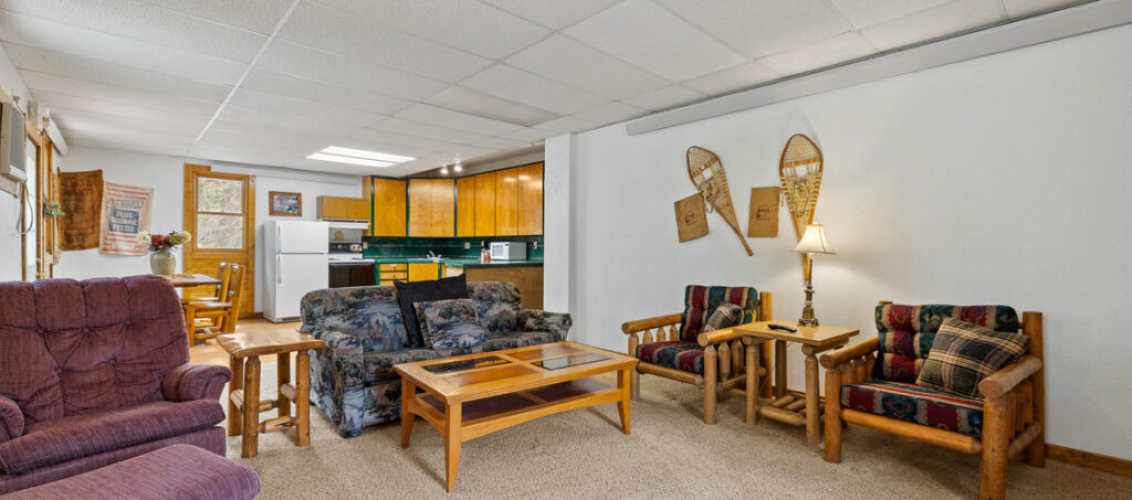 lakePark Green Cabin 25