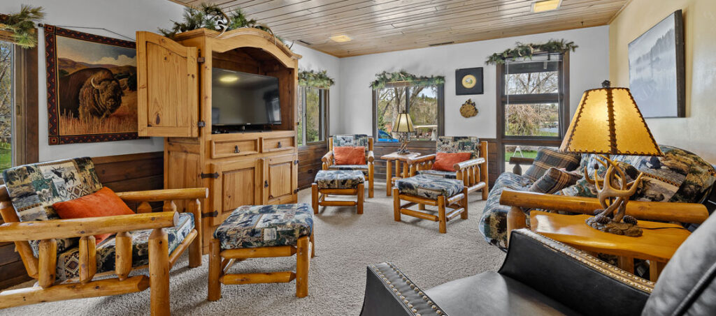 lakePark Green Cabin 3