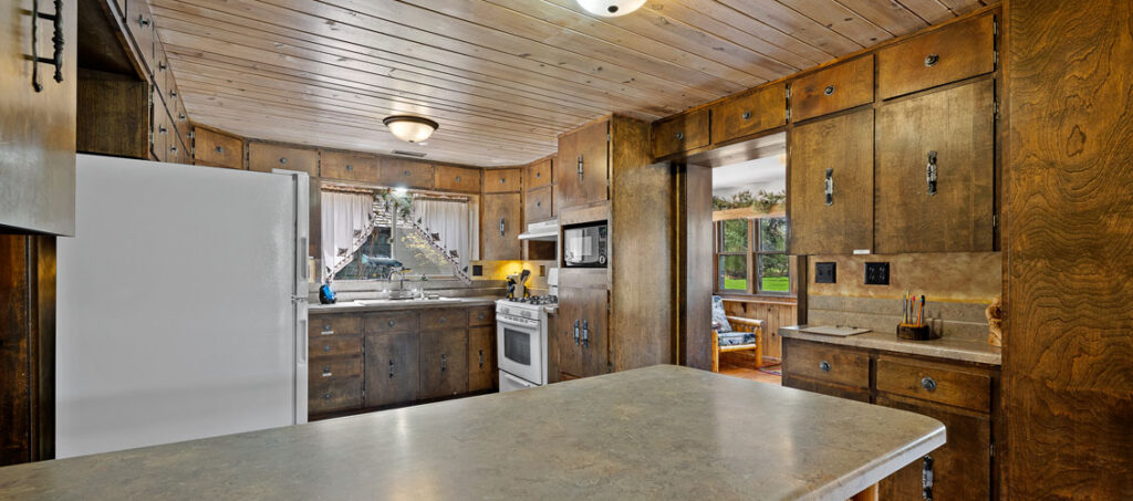 lakePark Green Cabin 6