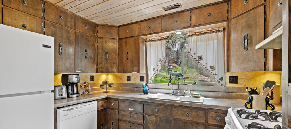 lakePark Green Cabin 7